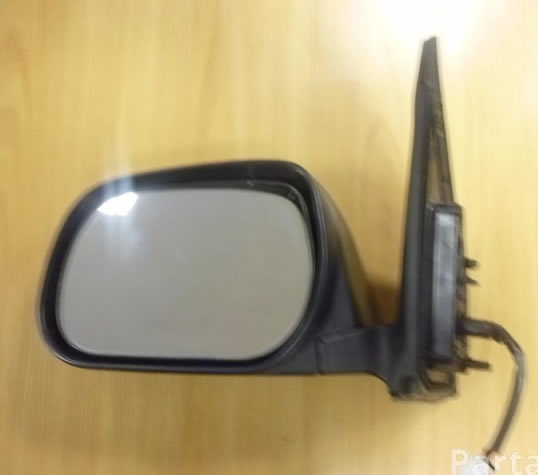 thay-kinh-chieu-hau-oto