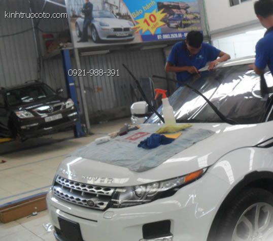 thay-kinh-chieu-hau-oto