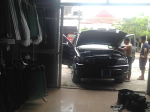 thay-kinh-sau_kinh-lung_kinh-sau-lung-oto