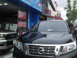 thay-kinh-sau_kinh-lung_kinh-sau-lung-oto