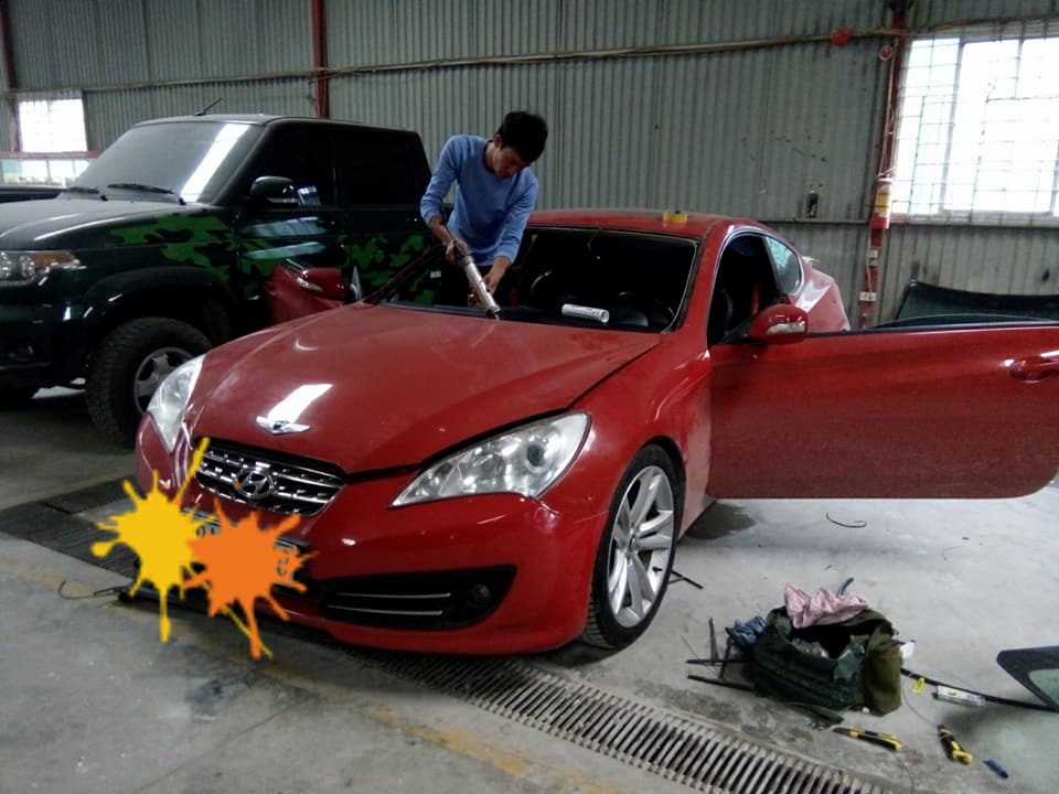 THAY KÍNH XE Ô TÔ hcm