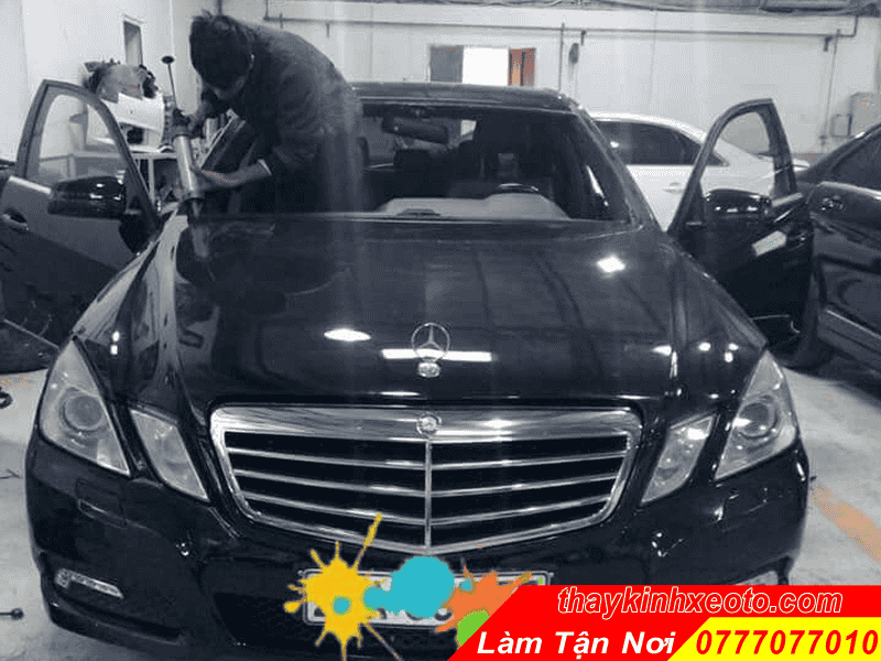 THAY KÍNH XE Ô TÔ TẬN NƠI 12 Dịch vụ thay kính chắn gió xe innova tận nơi