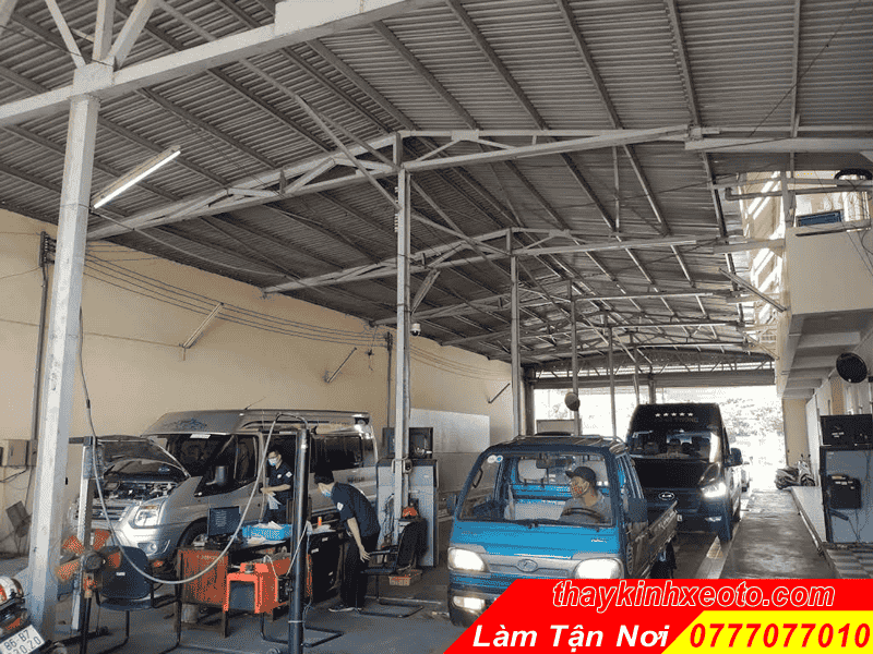 THAY KÍNH XE Ô TÔ TẬN NƠI 14 Dịch vụ thay kính chắn gió xe Fortuner tận nơi