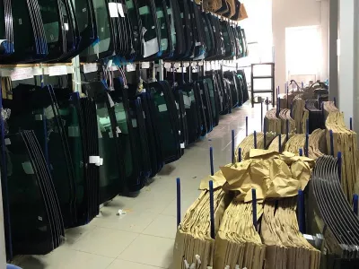 Thay KÍNH Lái Chắn Gió Trước Xe ô tô Ford Everest