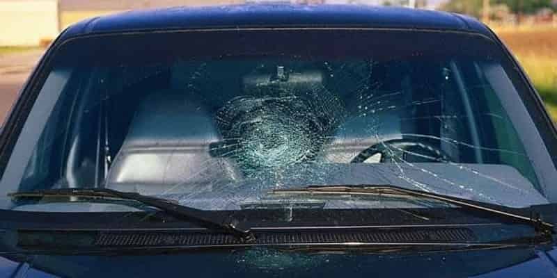 Hình 1: Lái ô tô rất dễ bị vỡ xước hoặc hư hỏng trong quá trình sử dụng xe