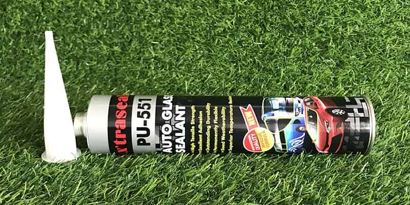 Hình 3: Keo DÁN KÍNH XE Ô tô giá rẻ loại nào tốt? Sử dụng X’traseal PU-551 có thể đem lại hiệu quả nhanh chóng và an toàn