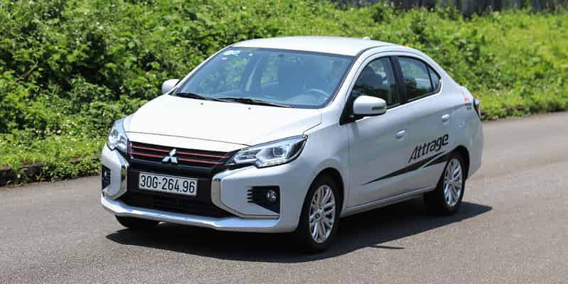 Hình 1: Lái ô tô có nhiệm vụ bảo vệ và đảm bảo tầm nhìn cho người lái