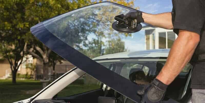 Hình 3: Lái ô tô có hai loại chính, tùy vào điều kiện bạn đưa ra lựa chọn phù hợp.