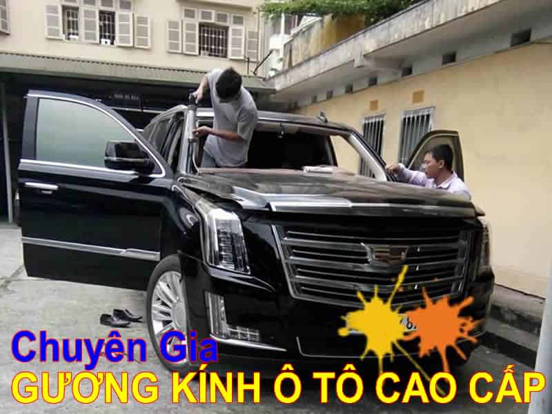 THAY KÍNH XE Ô TÔ innova tận nơi