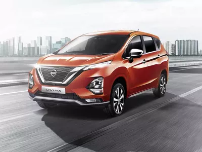 Thay KÍNH Ô tô Nissan Livina tận nơi