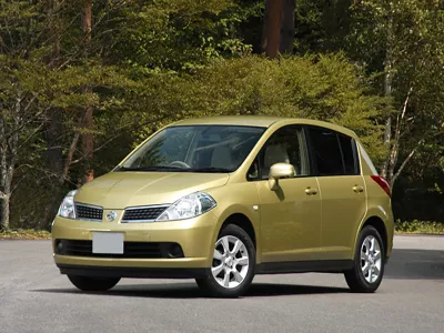 Thay KÍNH Ô tô Nissan Tiida tận nơi