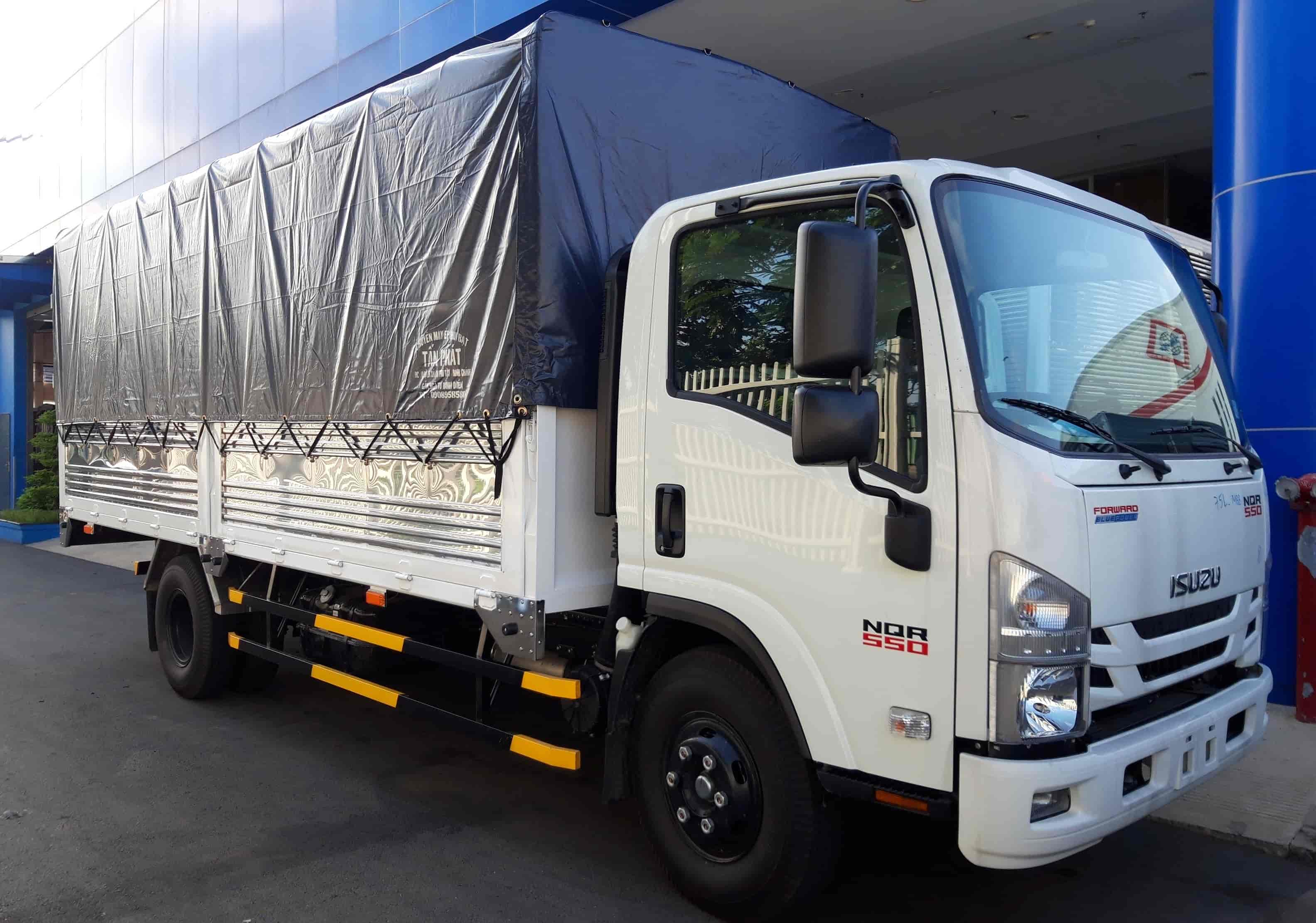 Thay KÍNH chắn gió xe tải Isuzy 5 tấnn