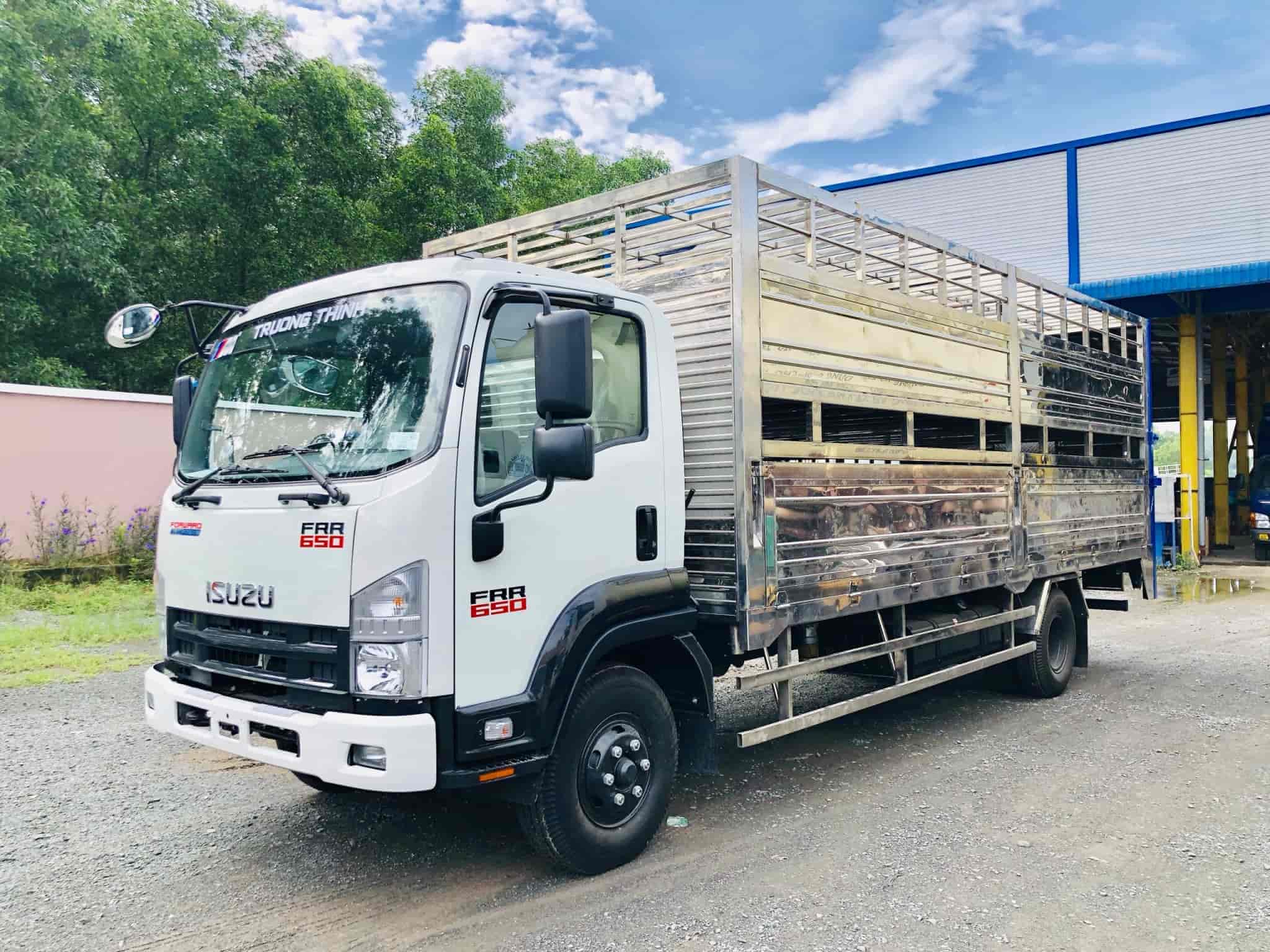 Thay KÍNH xe ô tô tải Isuzu 6.5 tấn