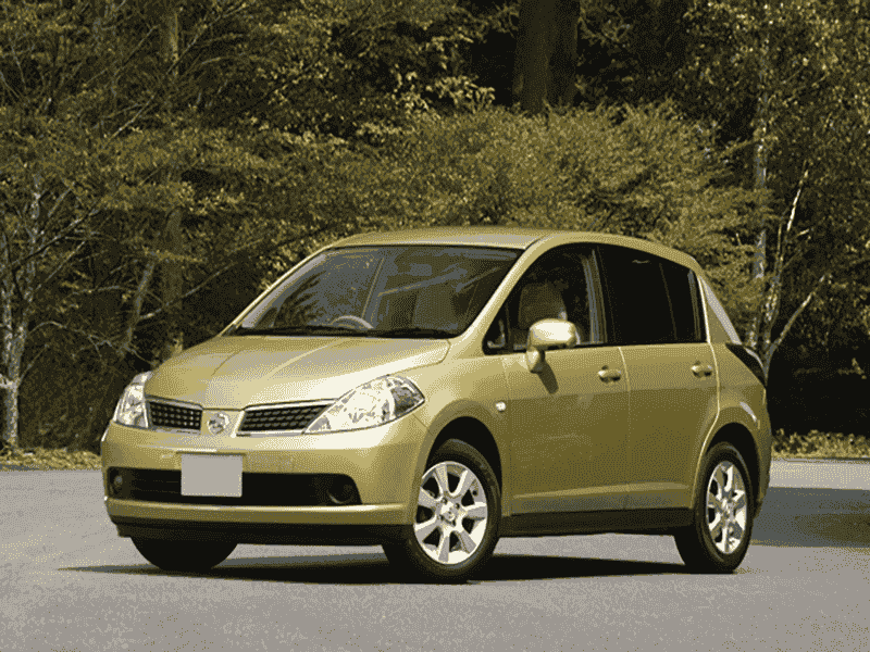 Thay KÍNH Ô tô Nissan Tiida