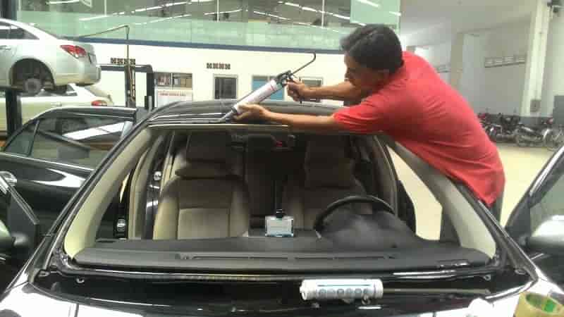 THAY KÍNH XE Ô TÔ Coralla Altis tận nơi