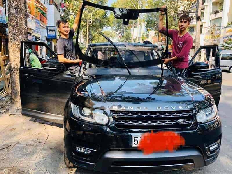 THAY KÍNH XE Ô TÔ corolla cross tận nơi