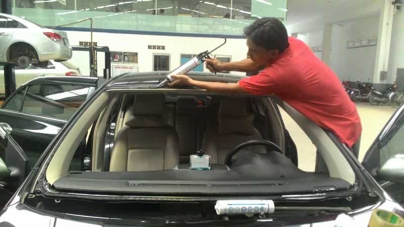 clbauto.com chuyên THAY KÍNH XE ô tô tận nơi